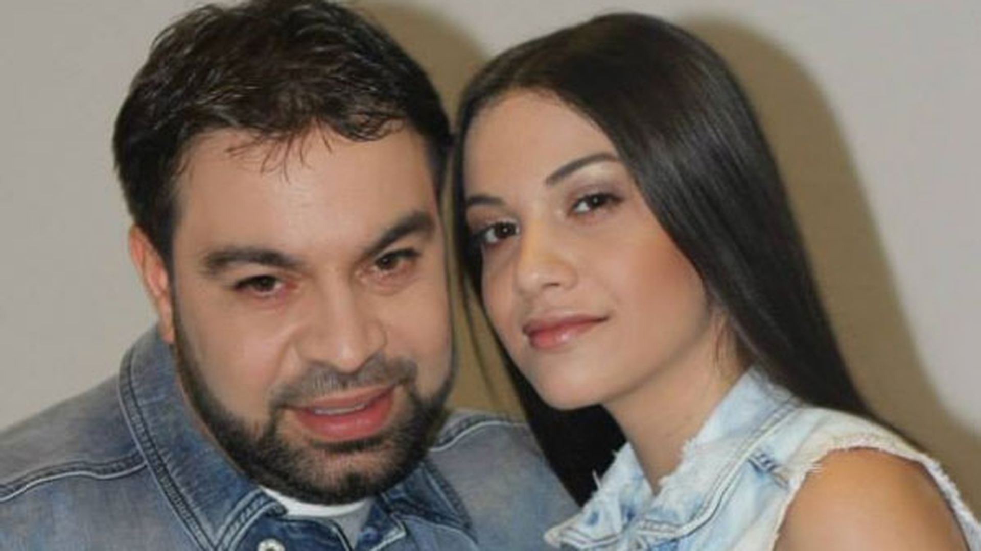Daca Salam o va vedea ii va interzice sa iasa afara din casa! Cum a putut Bety sa se pozeze alaturi de o prietena: Esti cam goala