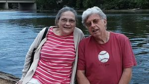 O femeie s-a îndrăgostit pe internet de un fals actor de telenovele și și-a otrăvit soțul după o conversație cu acesta