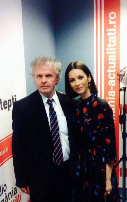 Cum arată acum Ilie Dobre, cel mai cunoscut comentator de radio din lume. Andreea Berecleanu s-a fotografiat cu el şi…