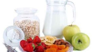 Aceste alimente te ajută să adormi mai repede!