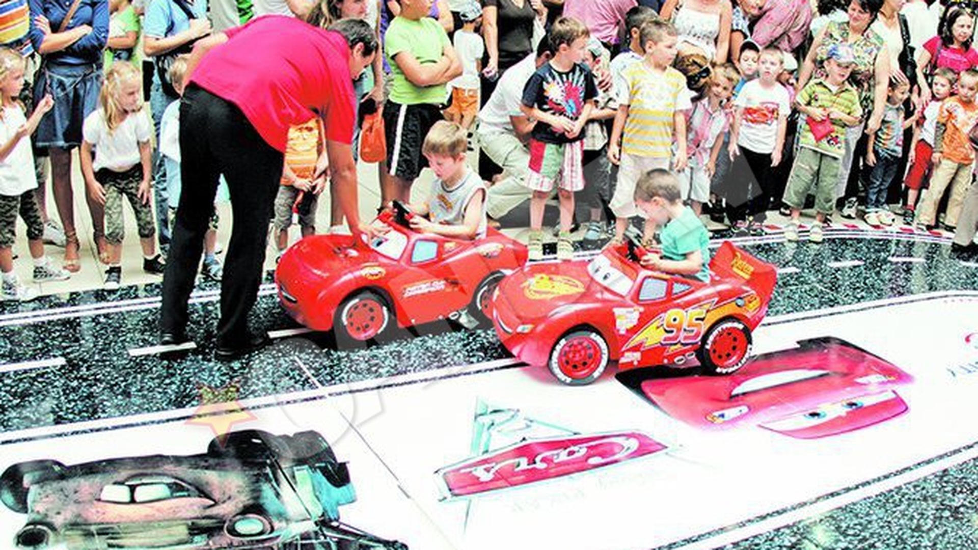 Zeci de copii s-au bucurat de intalnirea cu eroii din Cars! Fulger Mcqueen, la Sibiu!