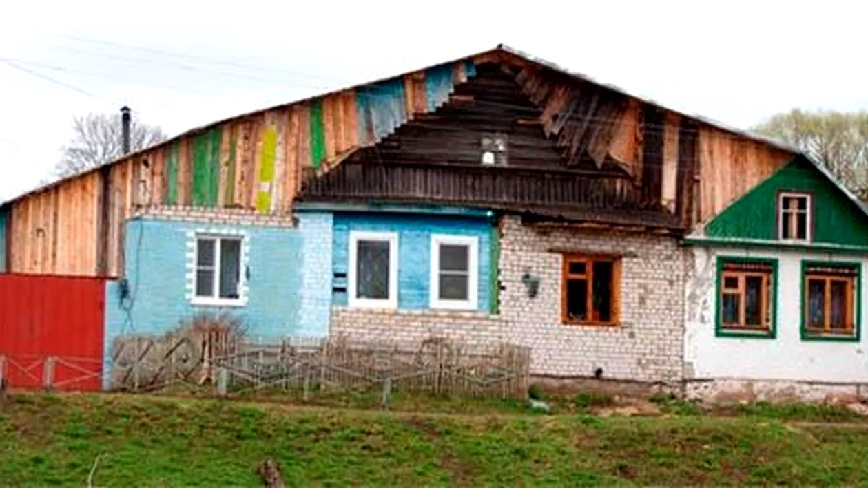 IMAGINI BIZARE cu cele mai nebunesti case din Romania. In care din ele ai vrea sa locuiesti?