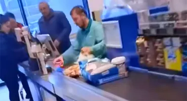 Ironie totală! Cum a reacționat o româncă, după ce a aflat că fostul ei ginere s-a angajat casier în LIDL: Te văd și eu..