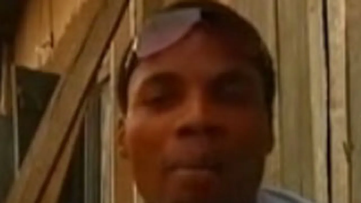 VIDEO Manca din gunoaie, in Nigeria, iar acum canta pe scenele din Londra