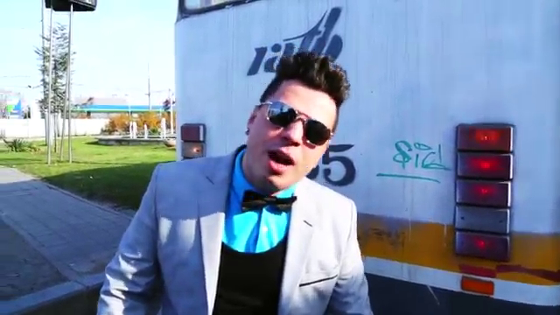 Povestea romanilor care l-au parodiat pe coreeanul Psy! Uite cum au transformat “Gangnam Style” in “Romanian Style”