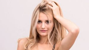 O tânără de 18 ani din Italia îşi vinde virginitatea! Blonda cere o sumă colosală pe care vrea să o folosească pentru...