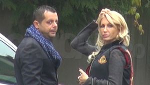 Gestul care arată cât sunt de intimi! Denunţătoarea milionarilor + ex-ul unei avocate celebre = legături periculoase
