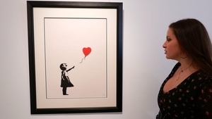 Tablou semnat de Bansky, furat dintr-o galerie londoneză. Cine sunt cei doi hoți