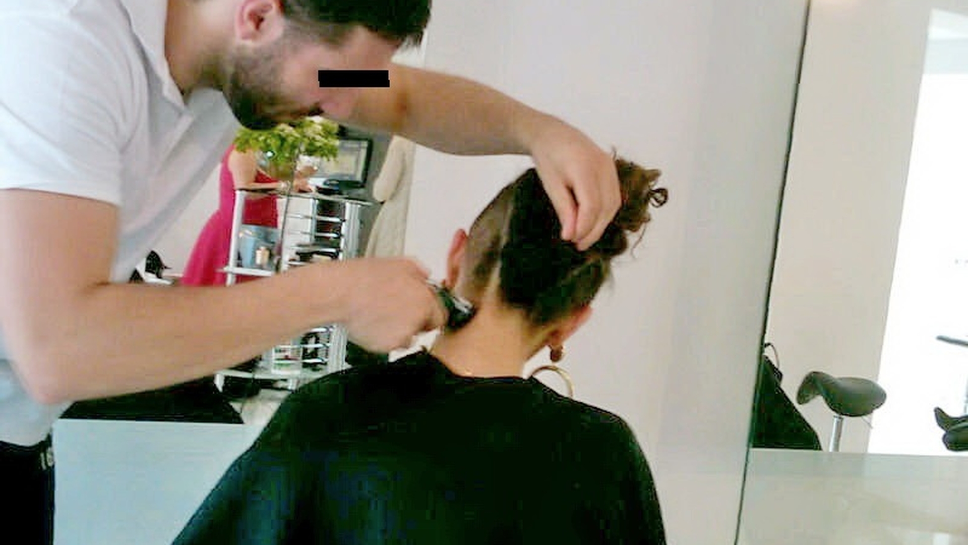 Coafura excentrica cu cheltuiala se tine! Giulia face naveta la coafor pentru a-si mentine “periuta”