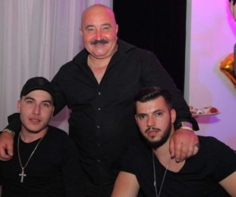 Veselie în familia lui Nuțu Cămătaru. Ionuț Balint este în stânga fotografiei