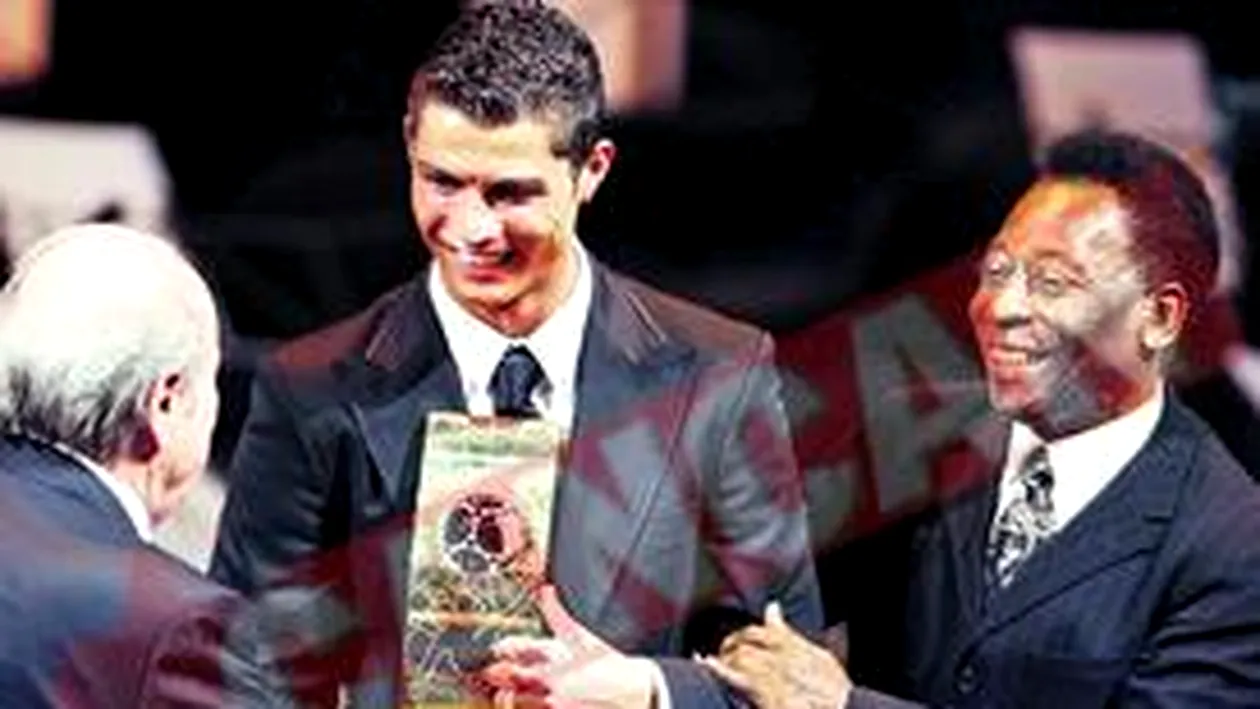 Cristiano Ronaldo a luat si premiul FIFA