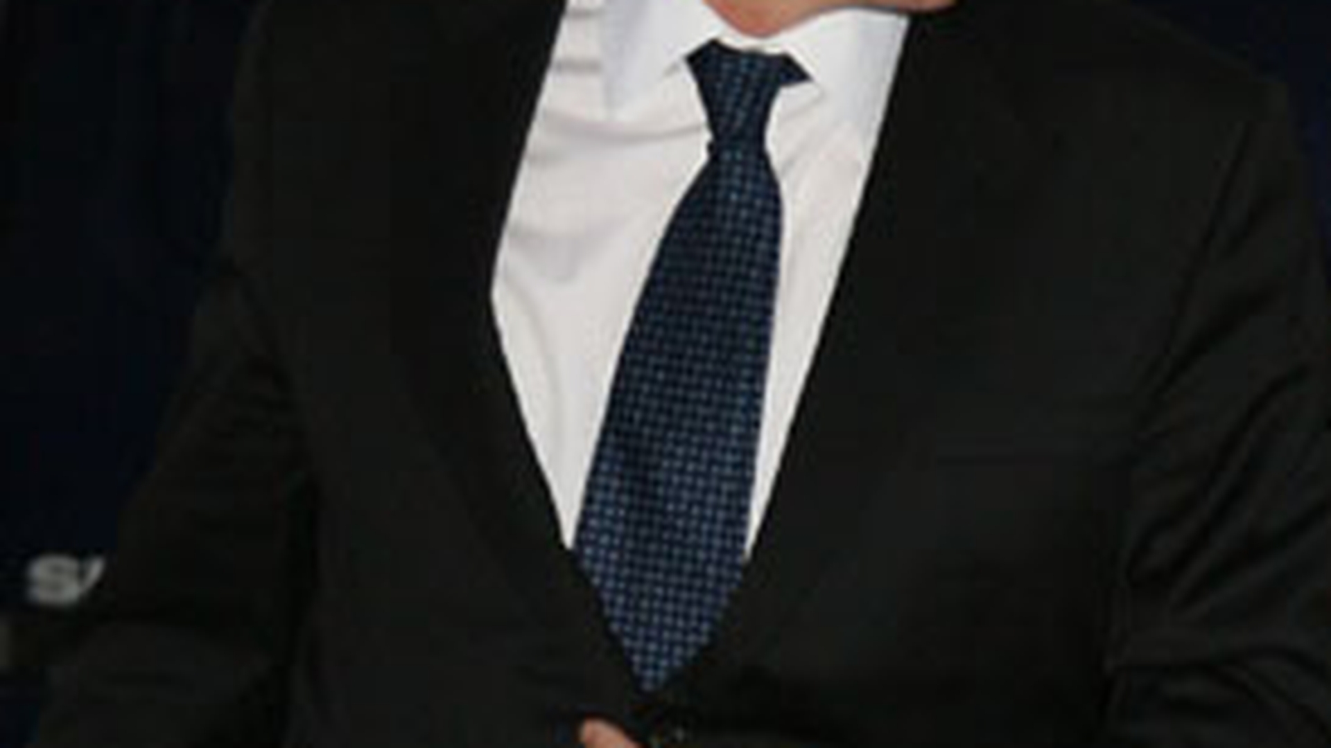Gordon Brown mananca mai multe banane decat un cimpanzeu