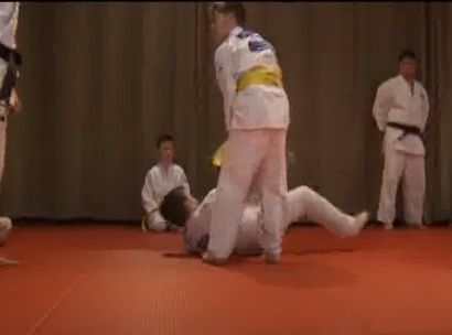 A fost deschisă o secţie de judo la liceul românesc din Gyula, Ungaria! Copiii au urmărit cu sufletul la gură demonstraţiile
