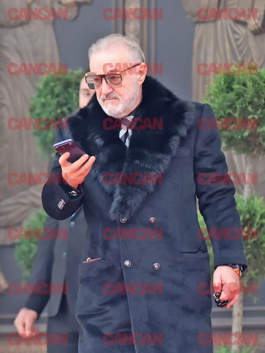 Gigi Becali a sosit la slujba de sfințire a Catedralei Mântuirii Neamului de la primele ore ale dimineții