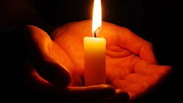 Si-a spanzurat copilul de doi ani si i-a trimis sms sotiei : Am omorat-o pe fetita noastra! O sa suferi! Apoi s-a sinucis