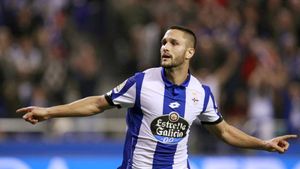 Florin Andone, povestea din spatele succesului! Tatăl i-a murit intr-un accident de masina, mama e femeie de serviciu şi el a fost la cules de căpşuni