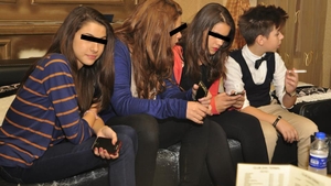Haos total în familia unui magnat român! Mama are un amant turc, tatăl milionar e în insolvenţă, iar copilul de 12 ani fumează!