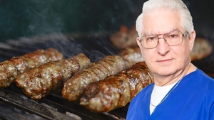 De ce sunt românii înnebuniți după mici, de fapt. Medicul Vlad Ciurea a explicat ce se întâmplă în creierul nostru
