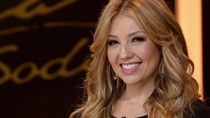 La acest gest nu se aştepta nimeni! Celebra cântăreaţă THALIA  a rămas aproape goală pe scenă când...
