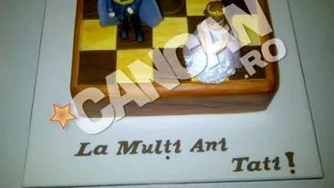 Premierul Victor Ponta implineste astazi 40 de ani! Vezi ce cadou i-au facut Daciana Sarbu si copiii sai!