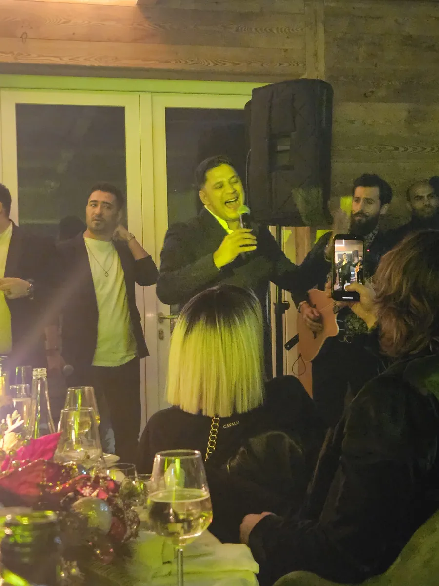 Cocoș de la Călărași a făcut spectacol la ziua lui Cătălin Botezatu