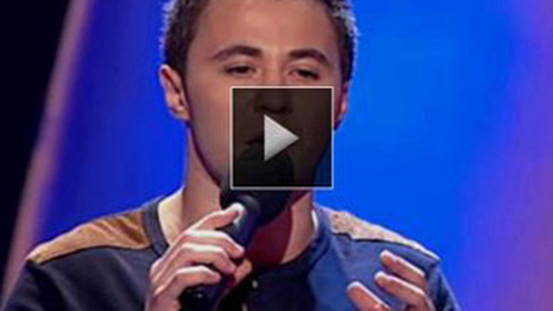 El este concurentul care a reusit sa-i impresioneze pe Horia Brenciu si Marius Moga, desi avea laringita! Vezi ce boala crunta are mama lui si cum se descurca cu greutatile vietii!