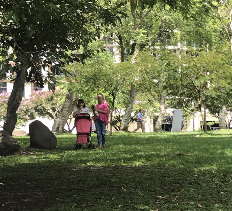 Imagini de ultimă oră cu Elena Udrea & fetița ei 
în Costa Rica