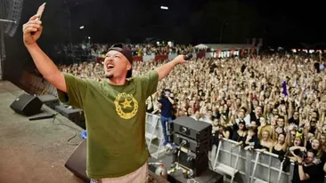 Puya, acuzat că a urcat pe scenă în stare de ebrietate! Prestaţia artistului a fost aspru criticată