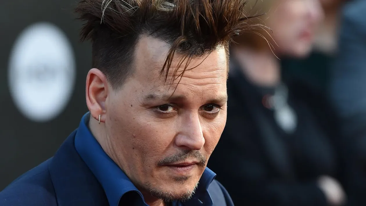 S-a aflat cel mai mare secret a lui JOHNNY DEPP! Actorul de la Hollywood e acuzat că ar „trişa“ în timpul filmărilor şi ar fi un impostor