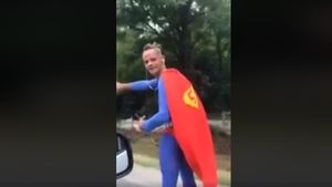 Nu e banc! Superman a fost tras pe dreapta de polițiștii din România