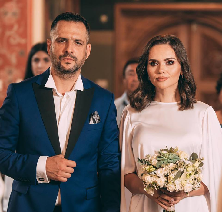 Cristina Șișcanu, criticată după ce a purtat o rochie cu un decoleu generos: “Faci ce faci şi arăţi părţile ruşinoase!”