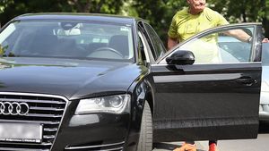 Nu şi-a mai găsit niciun job, dar nu se plânge! E printre cei mai bogaţi şomeri!