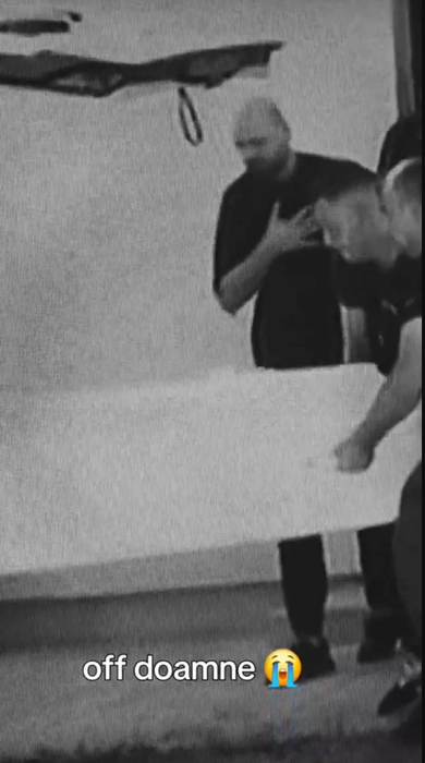 Imagini SFÂȘIETOARE cu soțul Teodorei. Cum a mers Alex Marcu spre locul în care soția lui își va găsi odihna