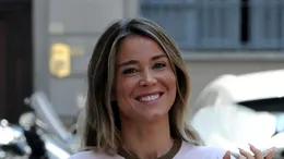 Interzis cardiacilor! Cea mai frumoasă prezentatoare TV s-a filmat în timp ce făcea duș la piscină