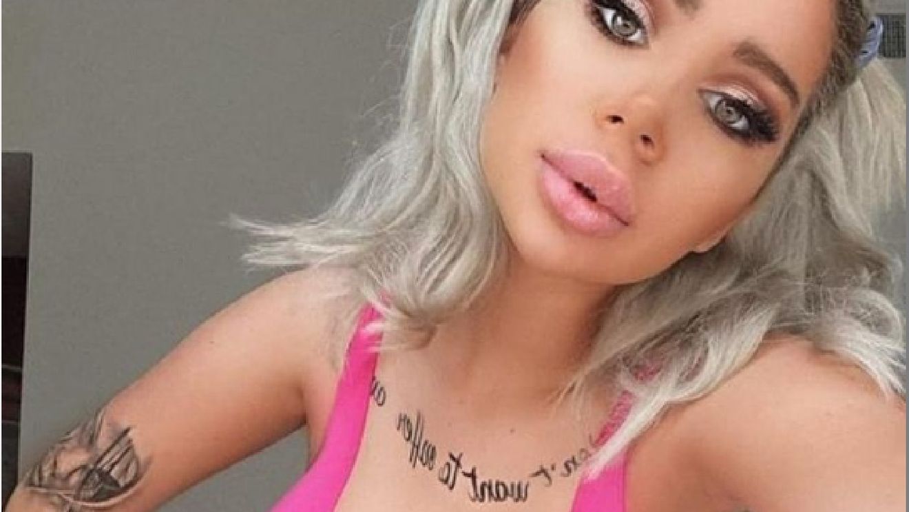 Bia Khalifa, fosta iubită a lui Dani Mocanu și tânăra care a șocat juriul iUmor, filmată în ipostaze rușinoase. Ce a făcut într-o toaletă întrece orice imaginație