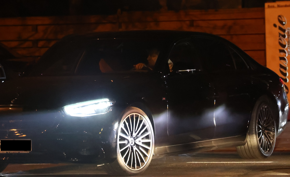 Edy Power, la volanul Mercedesului său (Foto: CANCAN.RO)