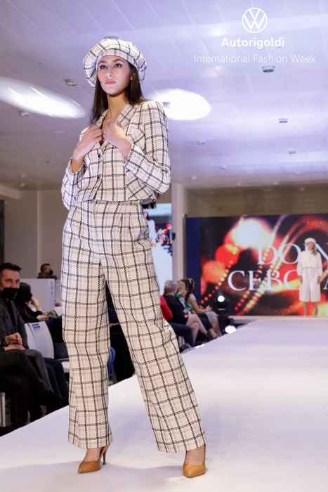 Raisandra, solidară cu poporul ucrainean la “Milano Fashion Week”. Gestul de suflet pe care l-a făcut pe scenă, în timpul defilărilor și reprezentațiilor | FOTO + VIDEO