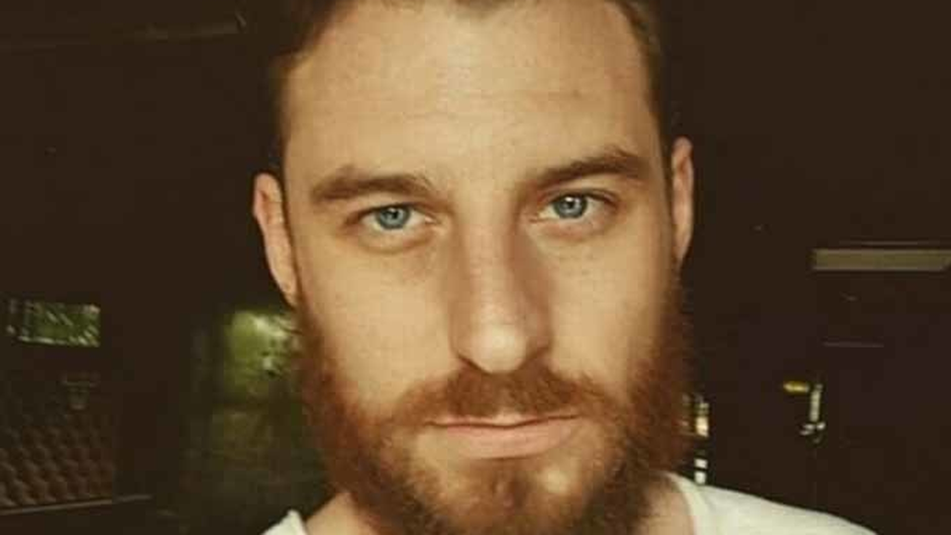 Solistul unei trupe rock s-a sinucis, după ce a fost părăsit de iubită! Povestea e şocantă!