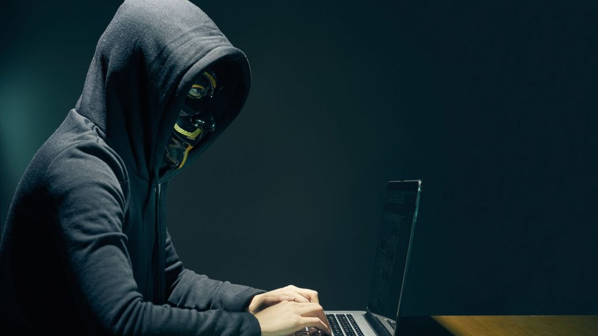 BOOKING, atacat de hackeri! Cum încercau să le fure banii clienților