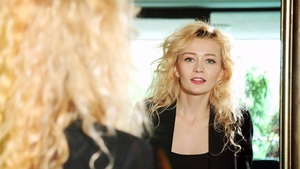 Blonda lui Tuncay, scandal în plină stradă! Sandra a început să se isterizeze când a văzut ce cadou a primit