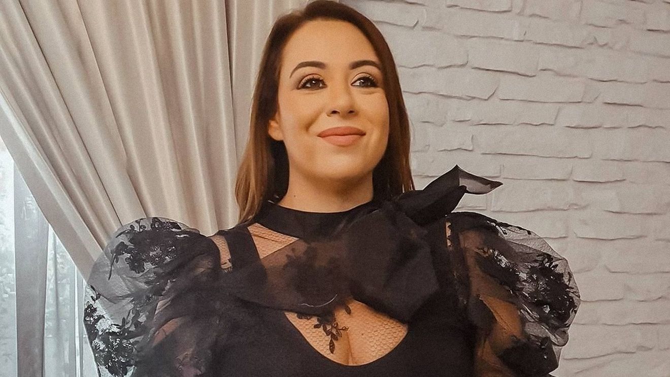 Oana Roman, de râsul internetului după un gest rușinos „Așa scrie în codul bunelor maniere?”