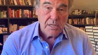 Celebrul regizor Oliver Stone s-a vaccinat cu Sputnik V contra COVID-19. Cum se simte vedeta americană