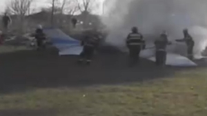 Un avion militar s-a prabusit peste mai multe cladiri, in Franta! Accidentul aviatic a fost succedat de un incendiu