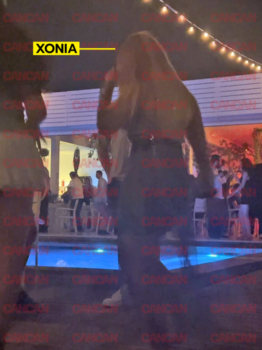 Xonia, aproape de piscină