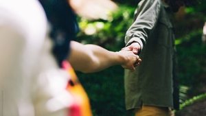 Iubire cu năbădăi pentru o copilă de 14 ani și un bărbat de 23. Cum a reacționat mama minorei, după ce aceasta s-a mutat în casa iubitului: „A vrut să se mărite”