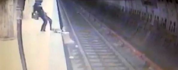 Declaraţii în exclusivitate despre crima care a şocat România! Primele imagini cu victima de la metrou