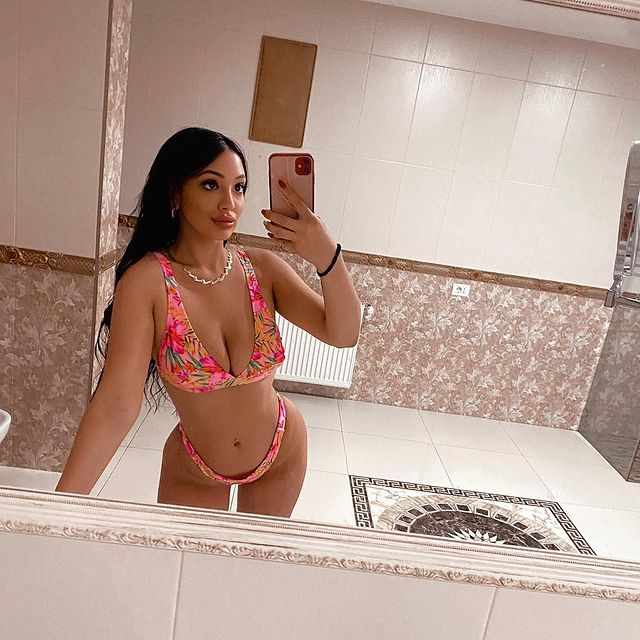 Bianca este o brunetă foarte sexy
