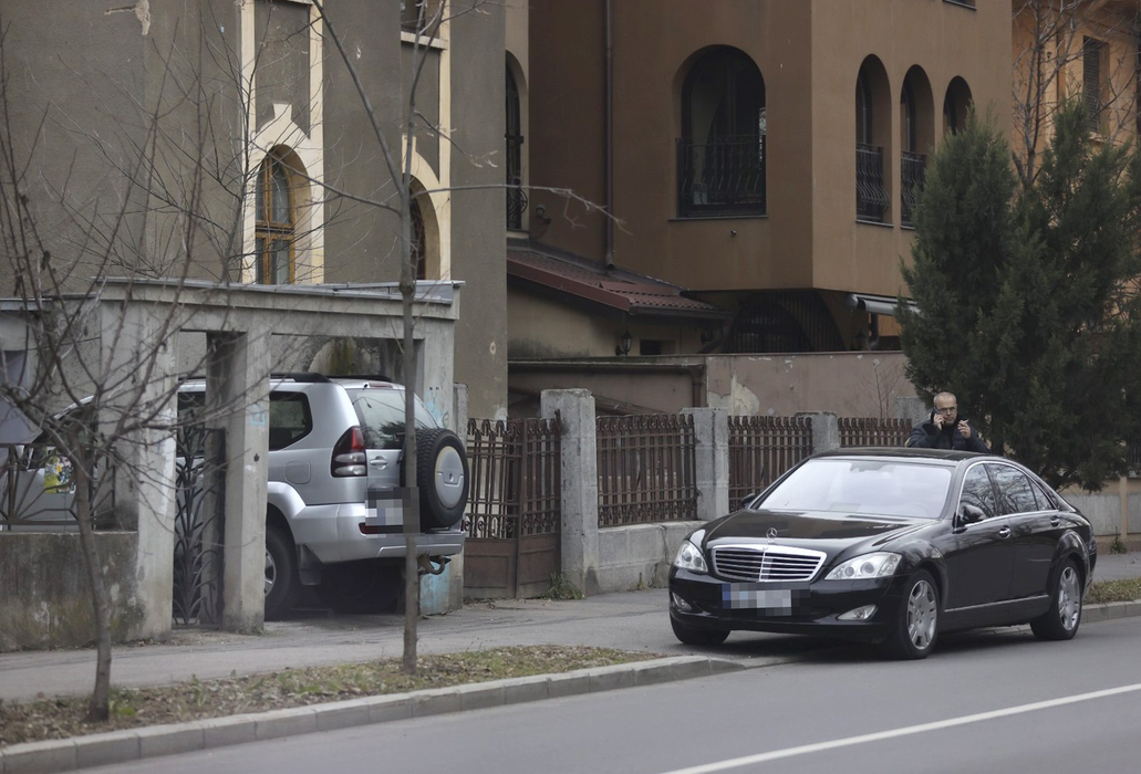 Bogdan, fiul lui Alexandru Arșinel, pleacă de la locuința actorului