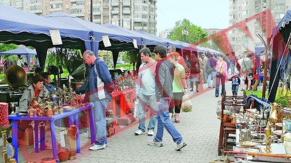 "Targul Anticarilor", in Parcul Obor