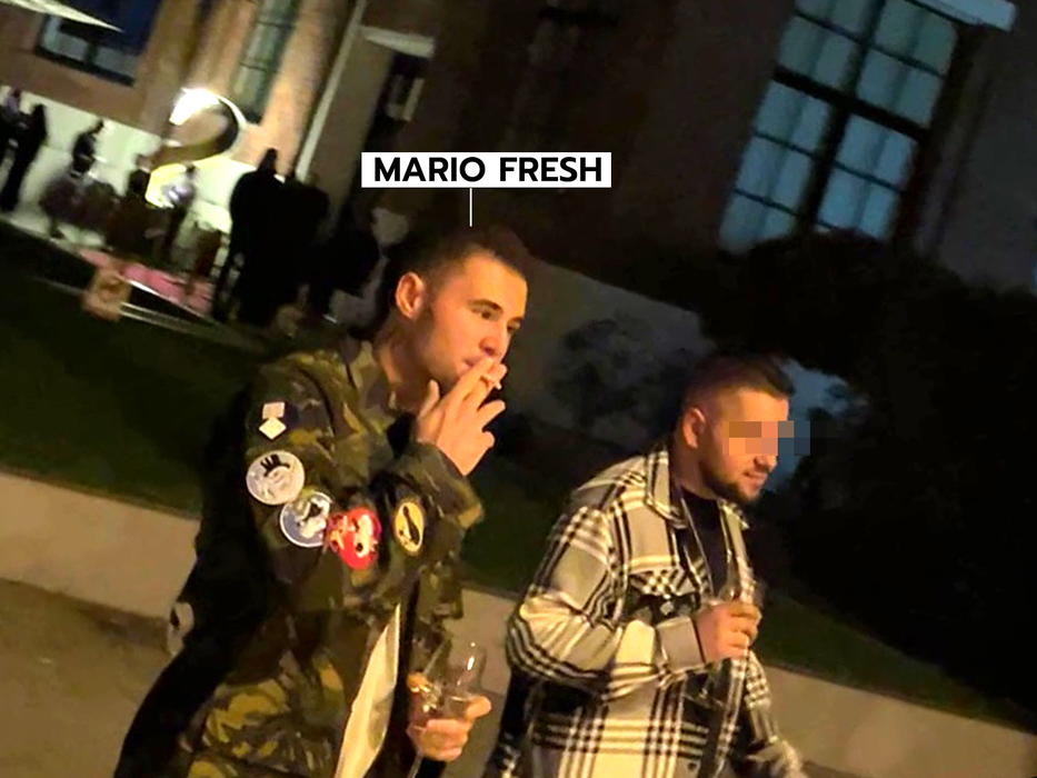 Marios Fresh, în drumul către taxi, cu paharul în mână (Foto: CANCAN.RO)